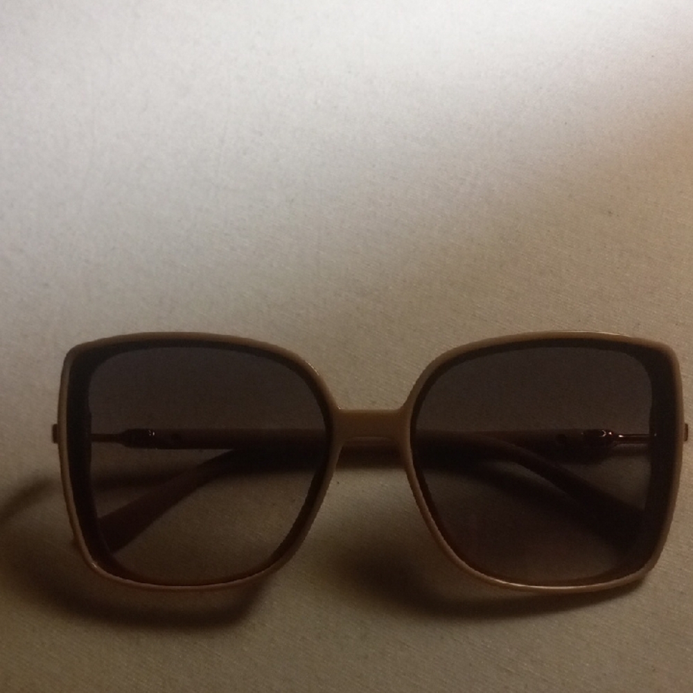 Vince Camuto Elegant Tan Sunglasses - Picture 6 of 6